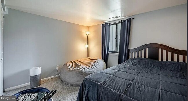 Building Photo - 306 Summit House