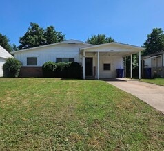 Building Photo - (3) Bed/(1) Bath w/ Carport Available NOW!