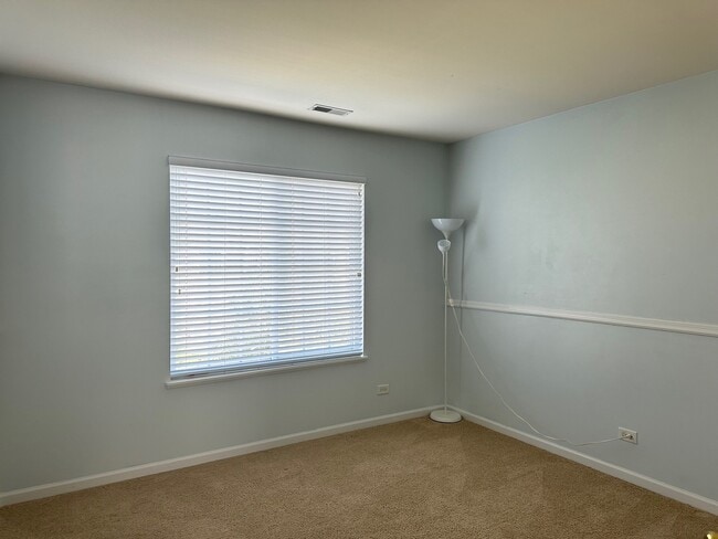 Building Photo - 1863 Indian Hill Ln