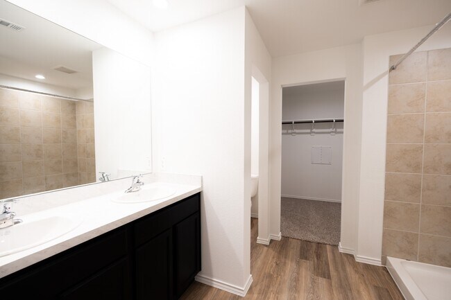 Building Photo - 14914 Timber Pnes Dr