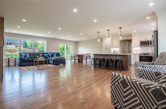 Building Photo - 6251 Meadow Dr