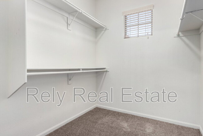 Building Photo - 13550 W Cypress St