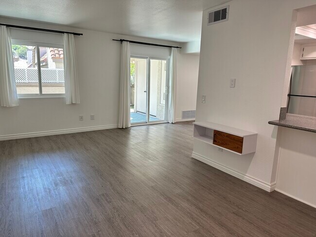 Building Photo - 28112 Mariposa