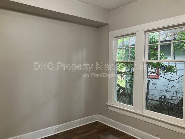 Building Photo - 2207 Bell St