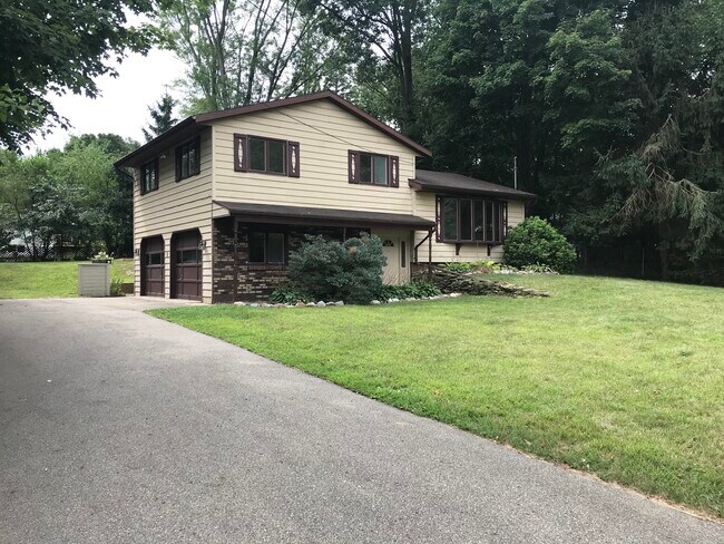 Primary Photo - 806 Chateau Dr