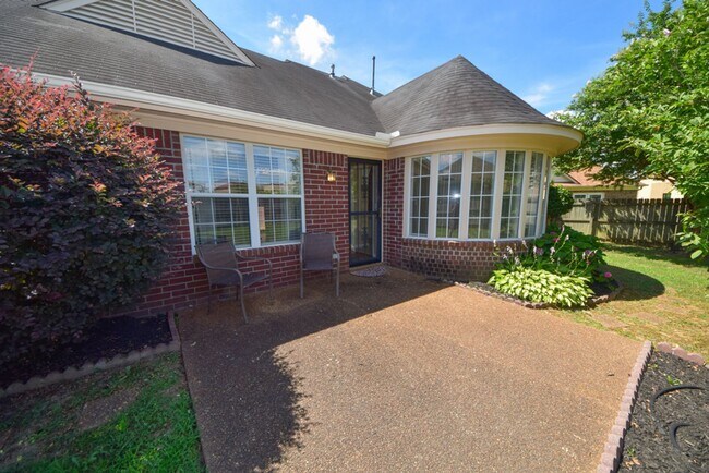 Building Photo - Gorgeous 3 bed, 2 bath with BONUS in Cordova.