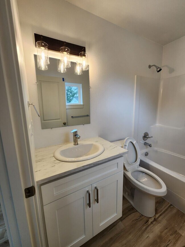 Building Photo - 1014 Peach Rd