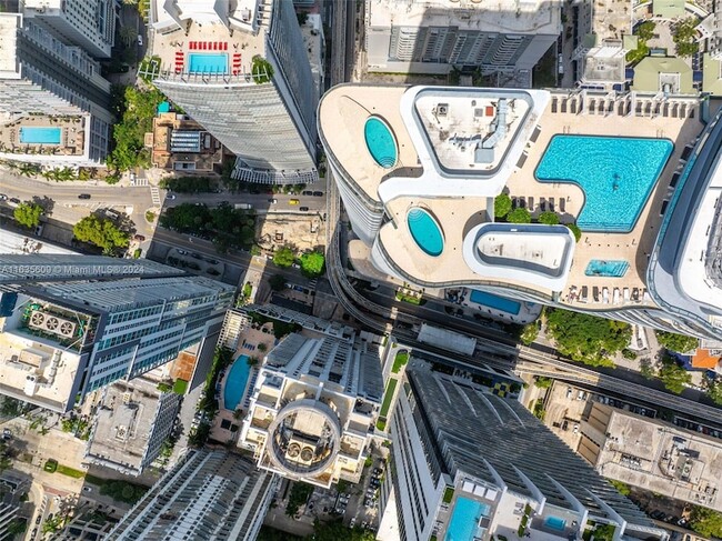 Building Photo - 1000 Brickell Plaza