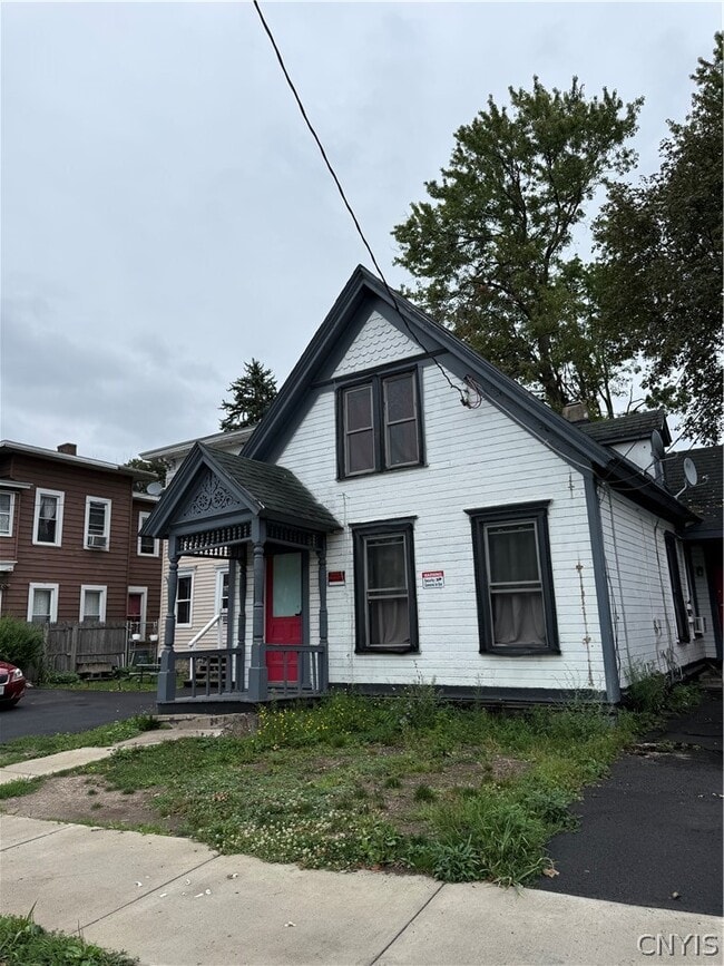 Building Photo - 708 E Laurel St