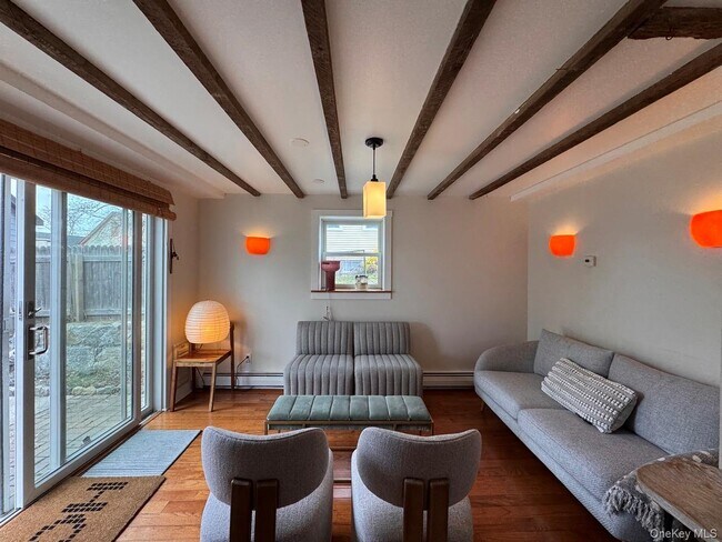 Building Photo - 69 Russell Ave