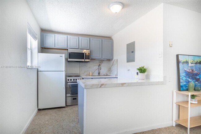 Building Photo - 605 SW 14th Terrace