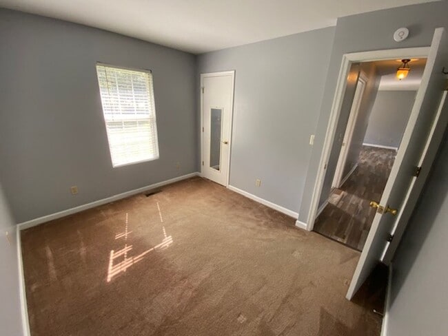 Building Photo - Rural & Adorable Rancher for Rent on large lot!