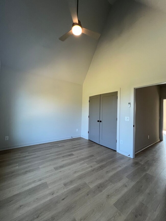 Building Photo - Sleek East Nashville townhome