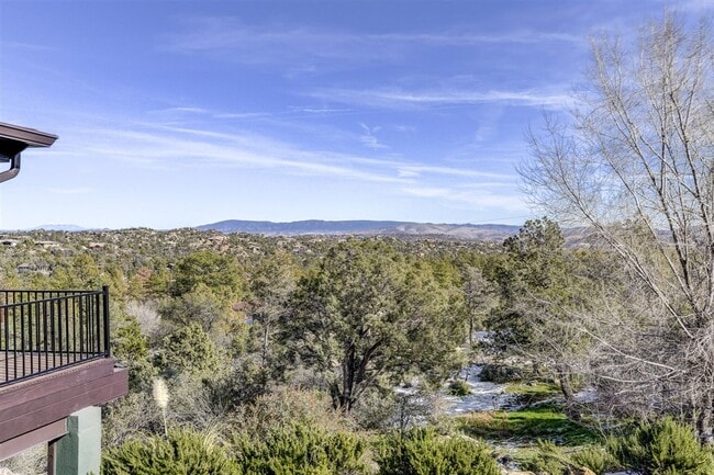 Building Photo - Newly Remodeled 2 Bed, 1 Bath + a Den  Home at The Base of Thumb Butte!