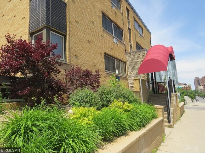 Building Photo - 1800 Lasalle Ave