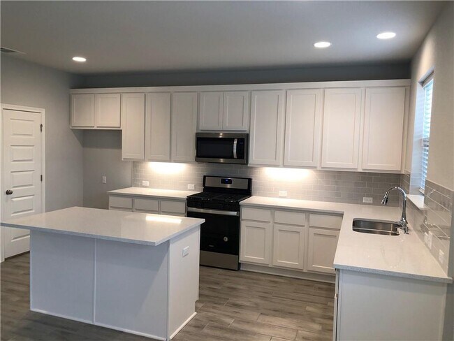 Building Photo - 2329 Pecan Island Dr