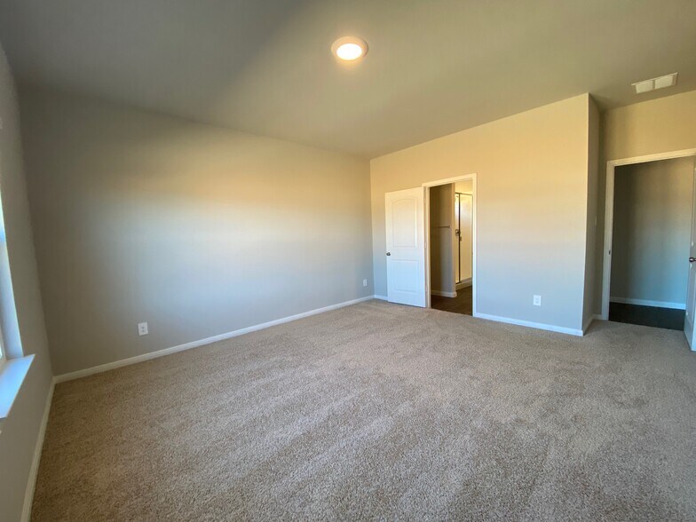 Building Photo - 154 Solitude Dr
