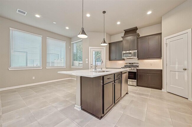 Building Photo - 493 Longleaf Pine Dr