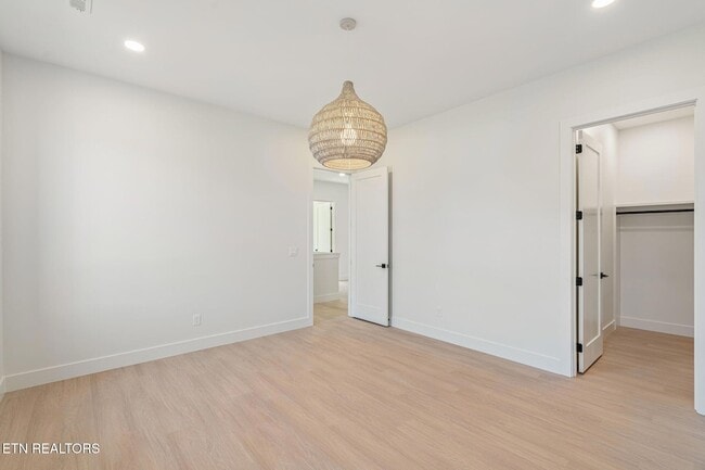 Building Photo - 7826 S Northshore Dr