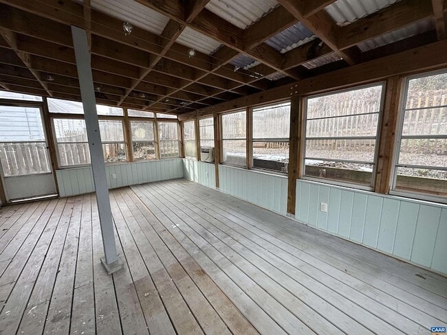 Building Photo - 1321 Willow Dr