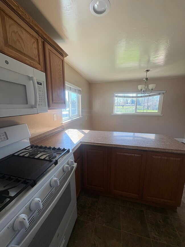 Building Photo - 6832 E Harvey Ave