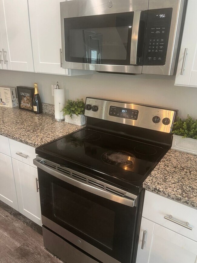 Building Photo - Spacious 5BR House in Winter Haven