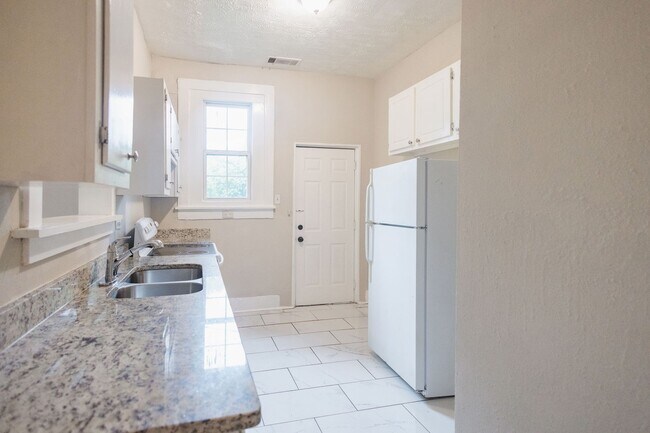 Building Photo - 315 W Chappell St