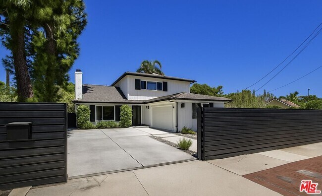 Building Photo - 13123 Magnolia Blvd