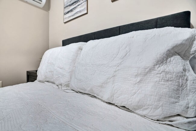 Building Photo - 408 Martin St