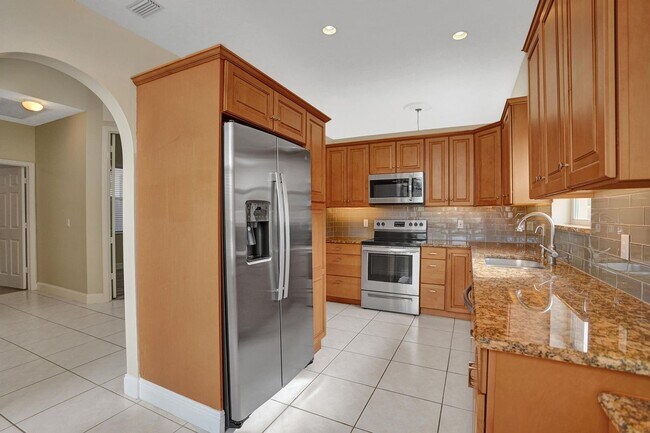 Building Photo - 16658 La Mesa Dr