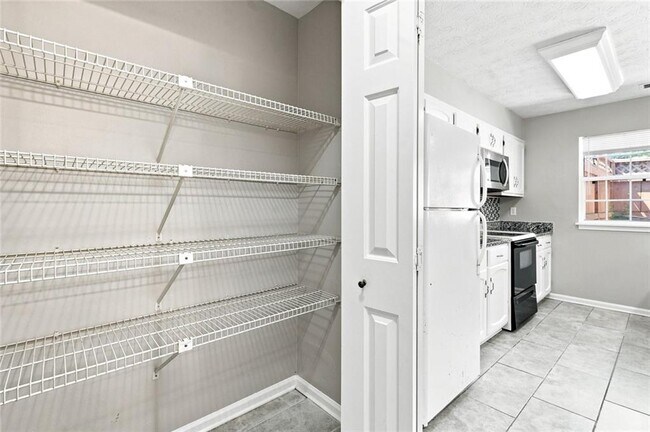 Building Photo - 5557 Clover Rise Ln