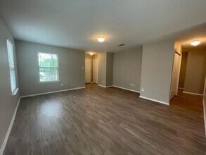 Building Photo - Perfect 3 Bedroom 2 Bath Home! GREAT Fort Worth Location -- Stainless Steel Kitchen Appliances In...