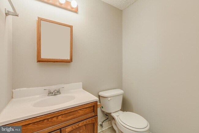 Building Photo - 1749 Carriage Way