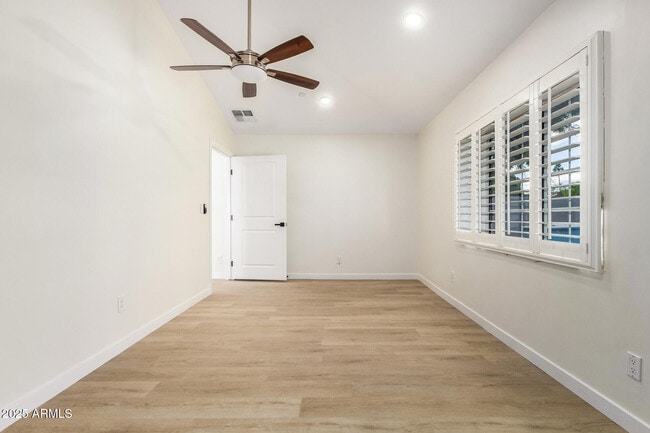 Building Photo - 1606 W Keim Dr