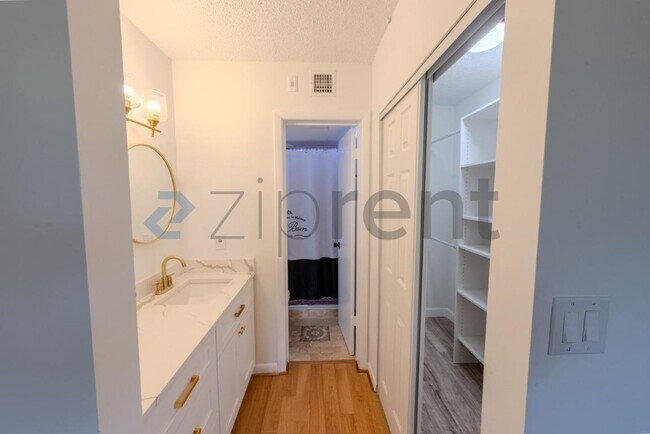Building Photo - Unit C110