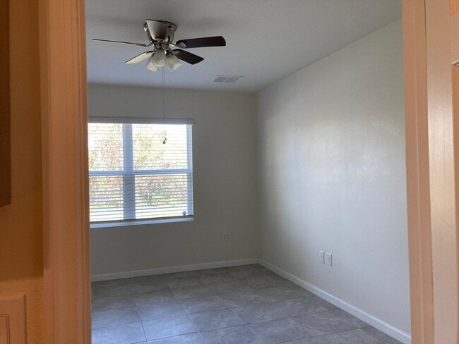 Building Photo - 863 Carlyle Ave