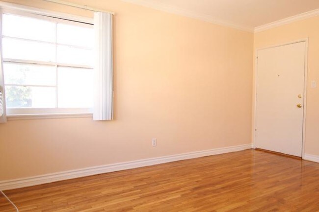Building Photo - 1 bedroom in Los Angeles CA 90028