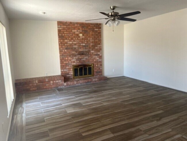 Building Photo - Three Bedroom, Three Bath Home with Open F...