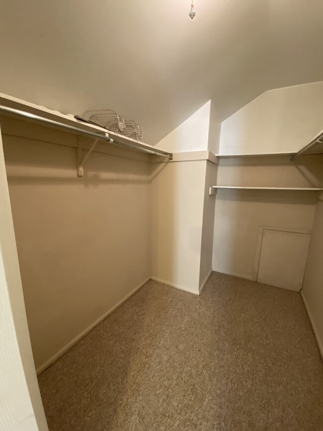Building Photo - 1716B Ralston Dr