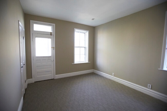Building Photo - 1112 Tamm Ave