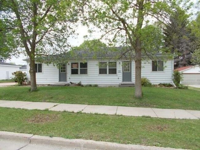 Building Photo - 608 N Walnut Ave