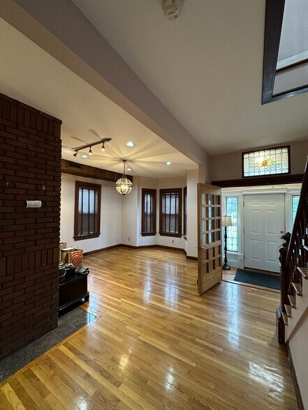 Building Photo - 18 Spring Garden St