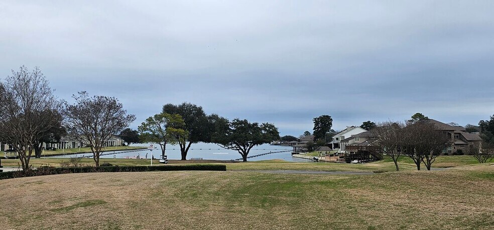 Building Photo - 125 April Point Dr S