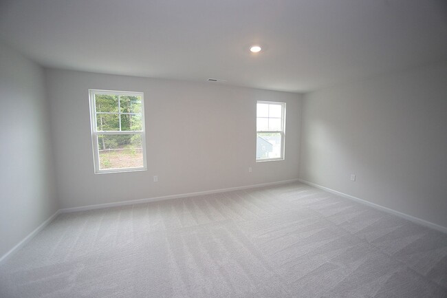 Building Photo - Spacious End Unit Townhome in Beautiful Ne...