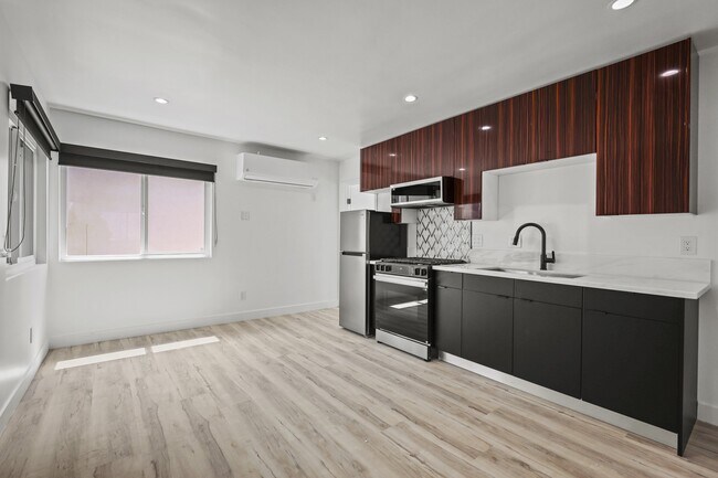 Building Photo - 111 N Normandie Ave