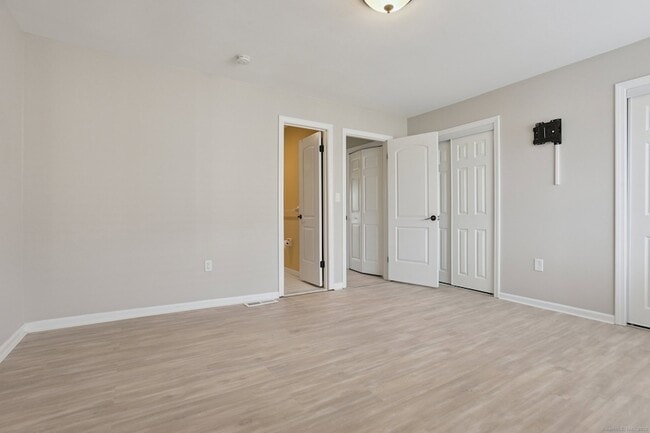 Building Photo - 335 Monticello Dr