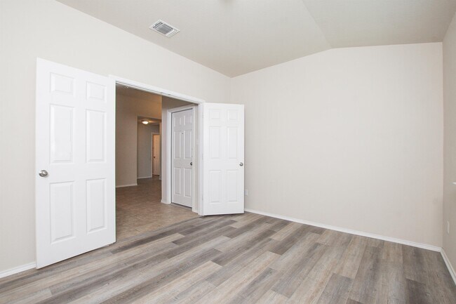 Building Photo - 1226 Kiskadee Branch Dr