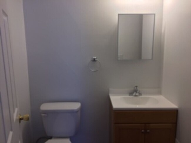 Building Photo - Video in Pics! West End of Town! Close to transportation, parks, and many amenities!