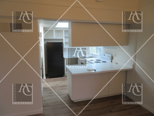 Building Photo - 3 bed 1.5 bath Home upper westside