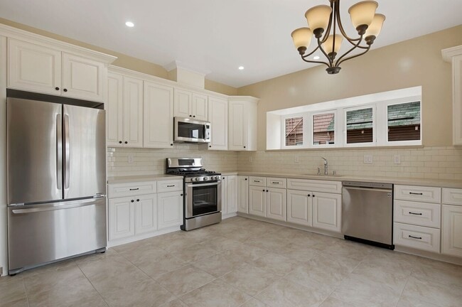 Building Photo - 1238 S Bonnie Brae St